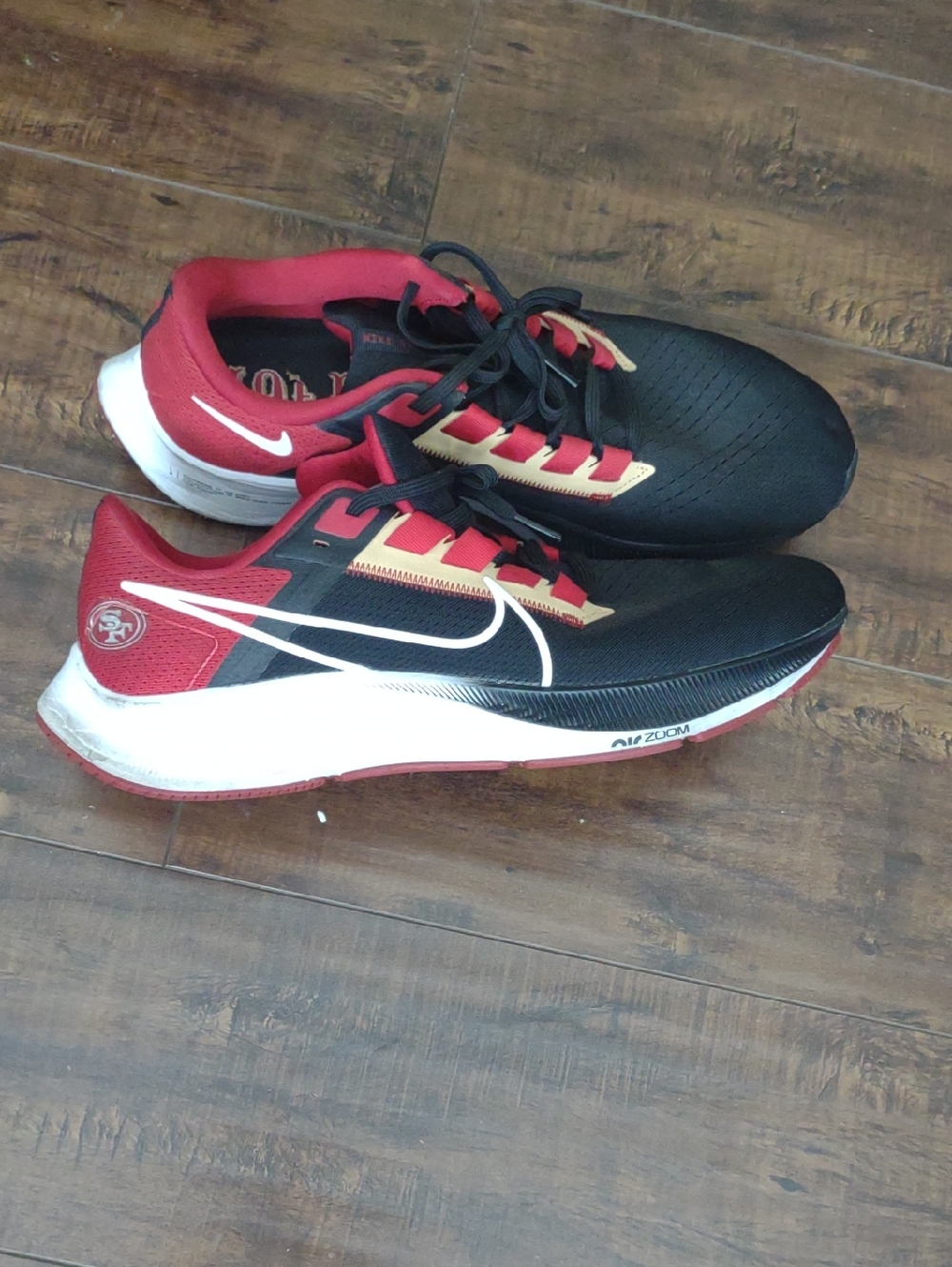 Nike Men’s Black Red and White Running Trainers